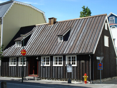 Reykjavík's oldest house in A&eth;alstr&aelig;ti no. 10