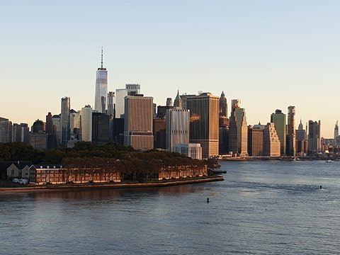 Manhattan from quay at Brooklyn