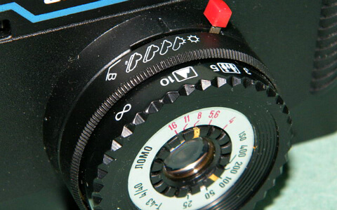 Film camera settings based on the sunny 16 rule